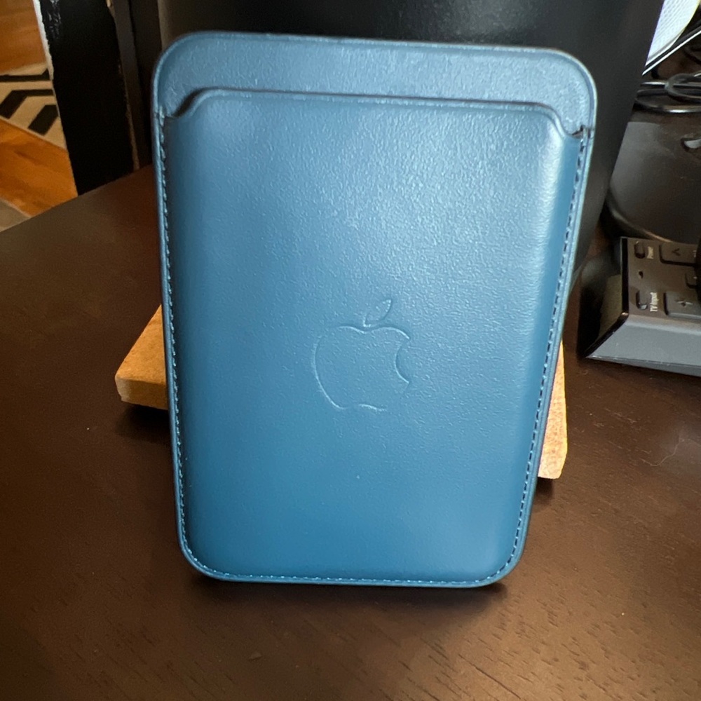 MagSafe wallet